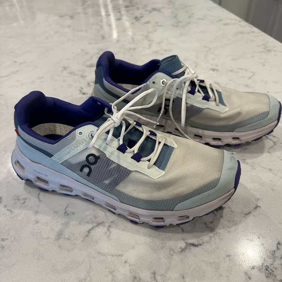 On cloudvista shoes - Picture 3 of 8